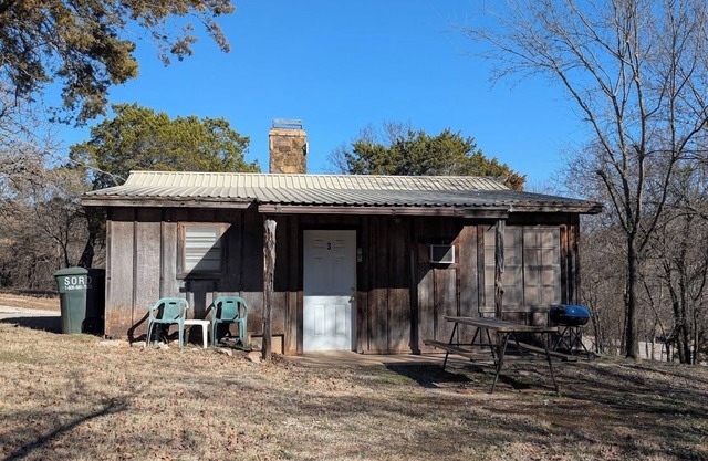 Family cabin w/large fireplace