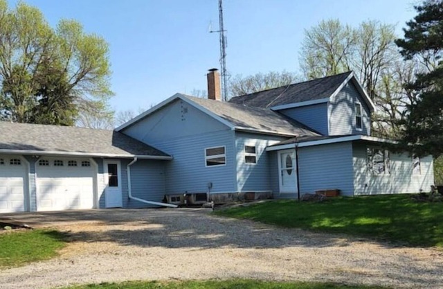 Family cottage nestled along the woods & river