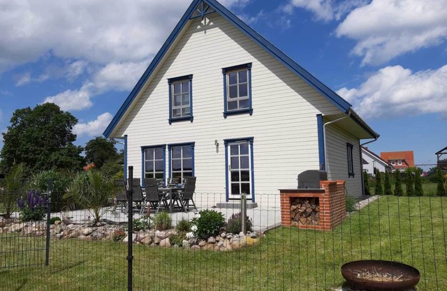 family-friendly non-smoking house with large garden and beautiful view