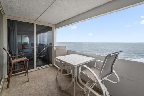 Family Friendly 16th floor 2BR Atlantis, Direct Oceanfront, Open Balcony,