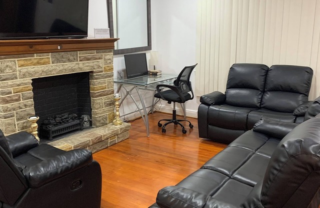 family-friendly 2-bedroom home in Baltimore with WiFi, AC, Pool table, Poker