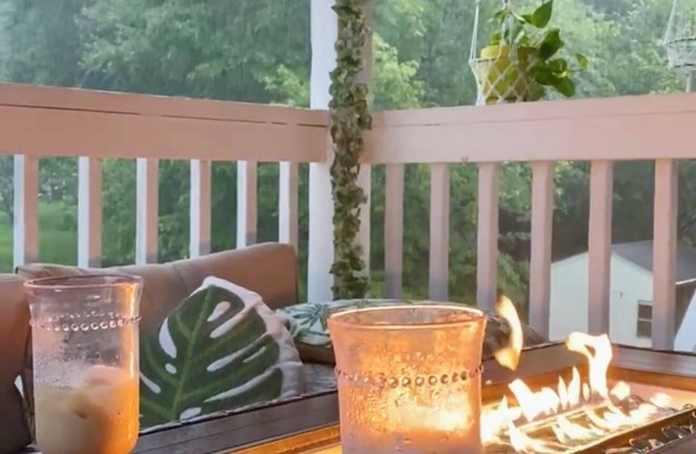 Family-friendly 2- Bedroom Webster Home w/Cozy Balcony
