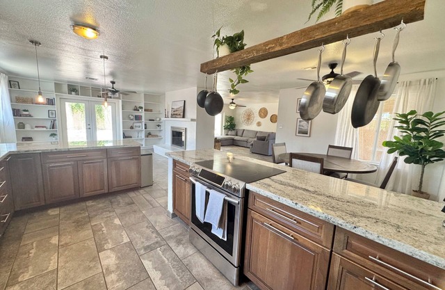 Family-Friendly 3BR house in Prime Location-near hospital – PETS STAY FREE