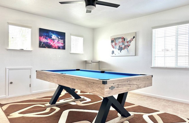 Family Friendly 4-bedroom house with WiFi, and pool room