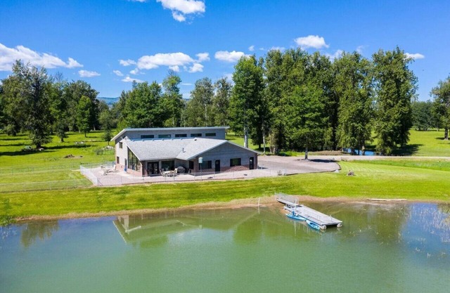 Family Friendly Home w/Hot Tub On Flathead River
