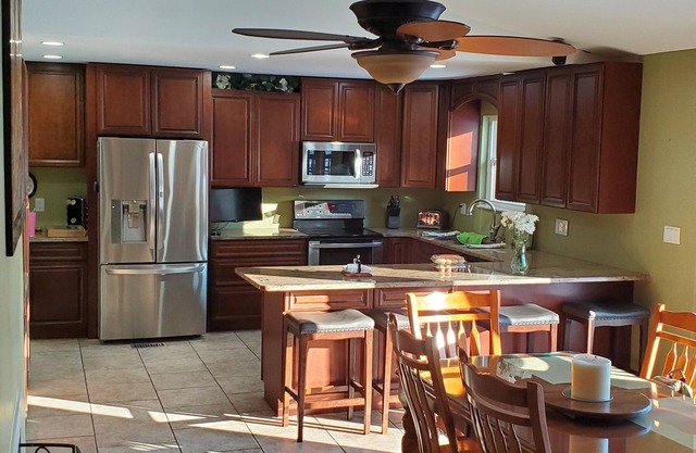 Family friendly house in quiet neighborhood. Close to everything!