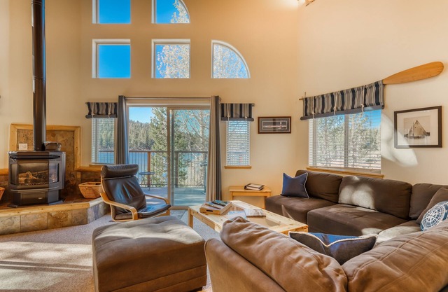 Family-friendly, lakefront getaway w/a gas fireplace, furnished deck, & views