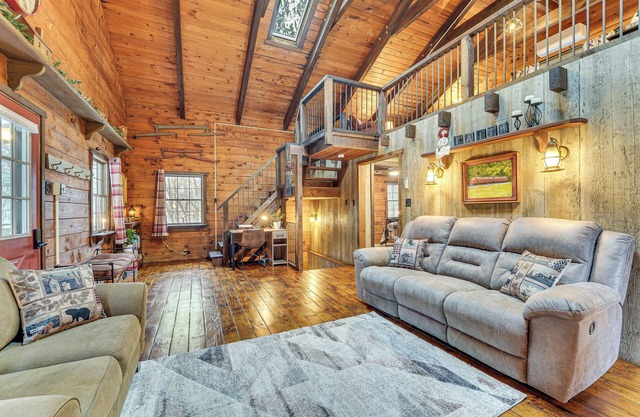 Family-Friendly Tyrone Cabin w/Deck Near Hiking