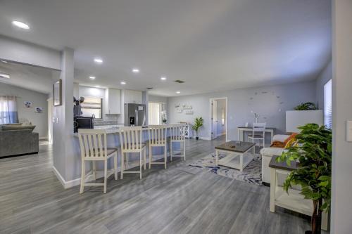 Family Fun Ping Pong, Bbq, Walk To Park Nearby