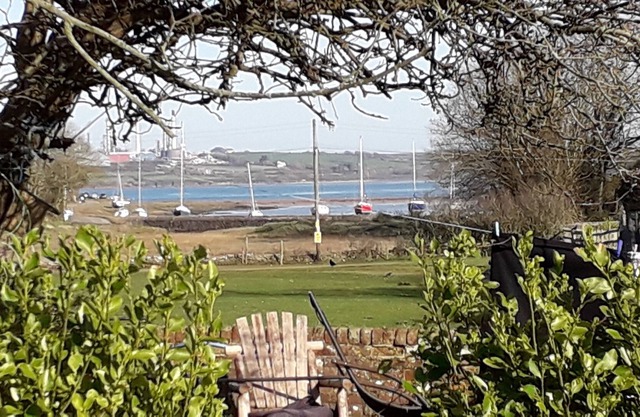 Family holiday home with garden sea views in Angle Village 5 minutes from beach