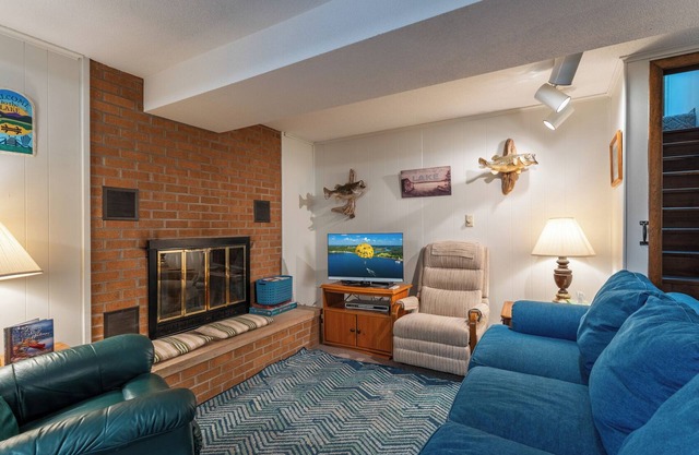 Family Home-Great Fishing Spot- Close to Golf- Private Dock