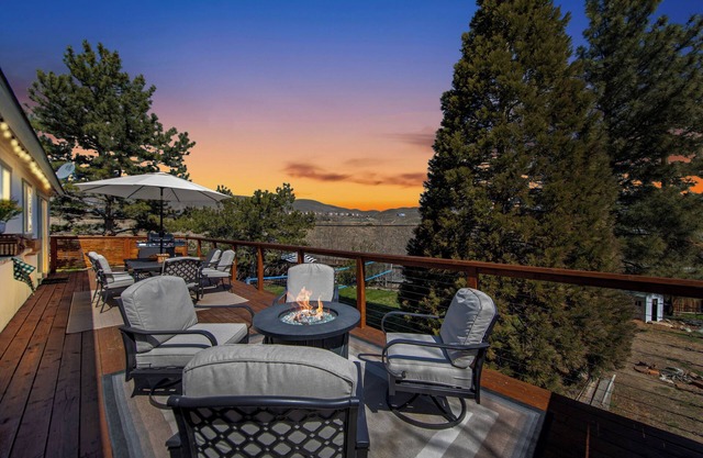 Family of 8 Mountain Vacation: Gym, Office & Volleyball 5 Mins to Downtown!
