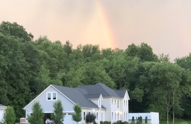 Family-owned home. Pond. Pool. Campfire. Fishing.10-15 min. from Hocking Hills.