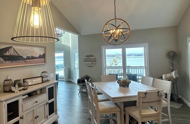 Family-size home @ Lake Barkley- .5 mile from Mineral Mounds golf course & Ramp