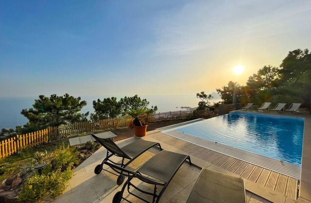 Family villa with Unique Sea view for 11people
