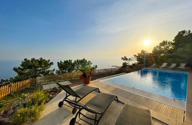 Family villa with Unique Sea view for 11people
