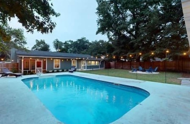 FamilyFriendly-Close 2 PI&Downtown-Pets+FencedYard