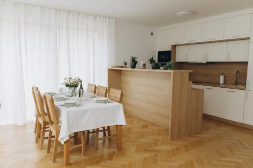 FamilyVilla, new 4 Luxury Big Apartments, parking