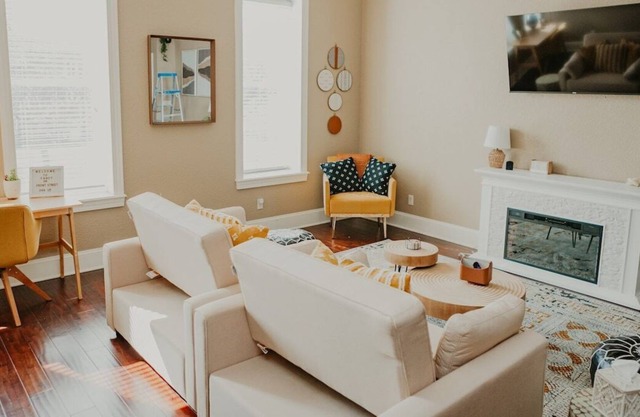 Fancy on Front Street- Downtown