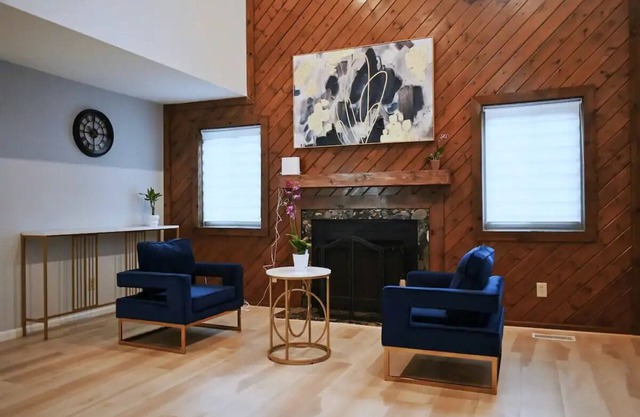 Fancy retreat near Bridge Park: 3BR/2.5BA/2 Car Garage