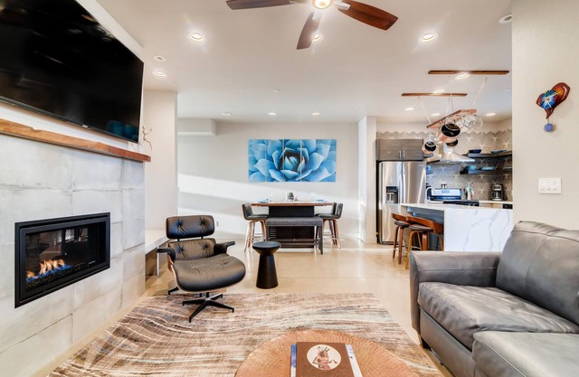 Fancy Townhome near Old Town, Breweries and River!