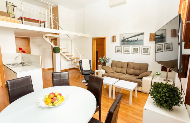 Fantastic 1 bedroom with high ceiling in historic building.