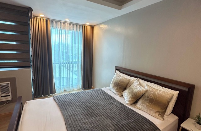 Fantastic 2-bedroom condo with AC IN BSA TWIN TOWER