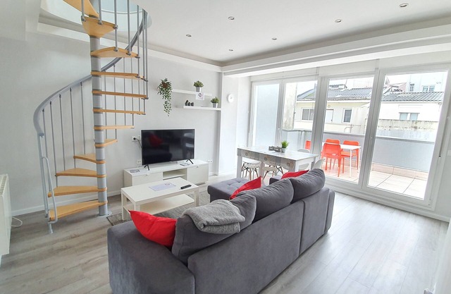 Fantastic 3 bedroom duplex with terrace. Wifi included. Smart TV