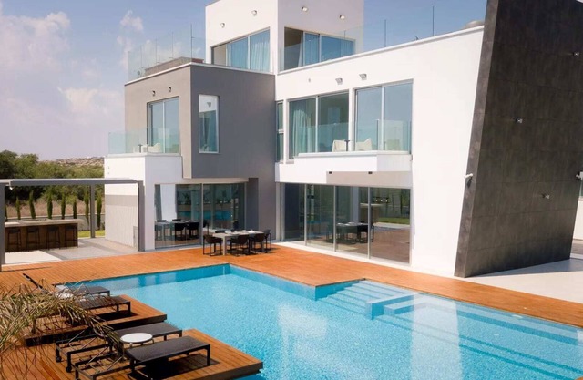 Fantastic 3BR Villa Near Kermia Beach