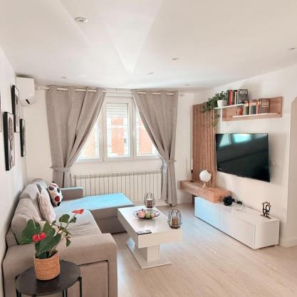 FANTASTIC APARTMENT, NEWLY RENOVATED