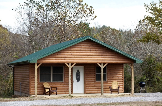 Fantastic Cozy Cabin with Fire Pit, Hot-tub and Fireplace in Herod, Illinois