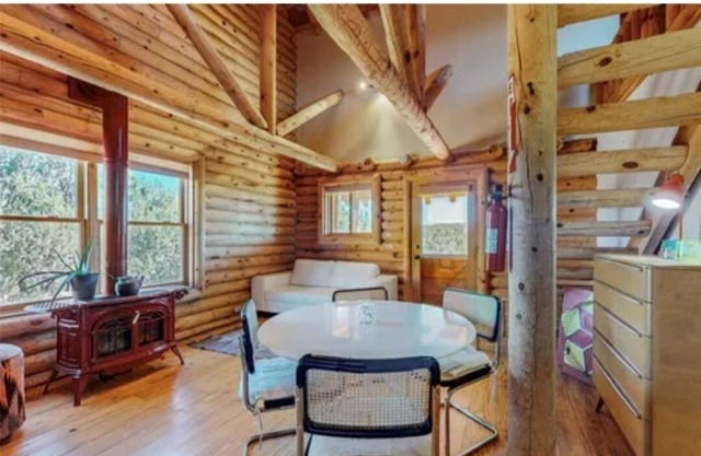 Fantastic Cozy Modern Log Cabin