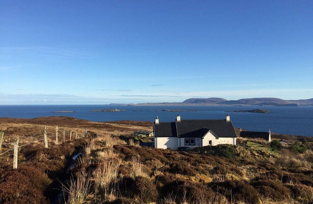 Fantastic Holiday Cottage on the stunning Waternish Peninsula - Fab Sea Views