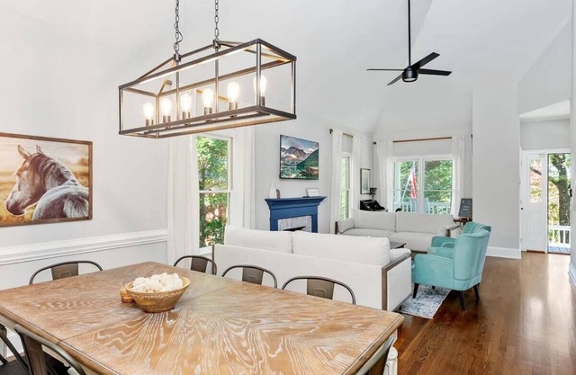 Fantastic Home * 6 Bedrooms * Awesome Location