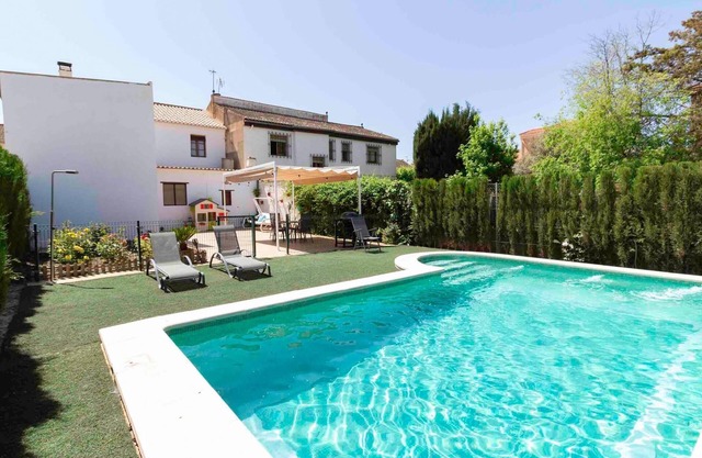 Fantastic house with private pool, garden and wifi