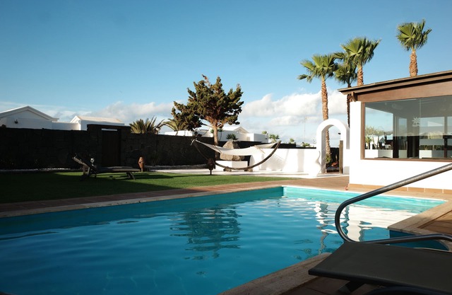 Fantastic villa with breathtaking outdoor area, pool and sea view