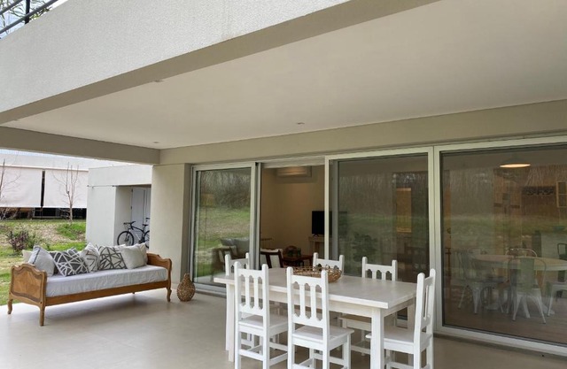 FANTASTICO DUPLEX CON JARDIN Y PISCINA!