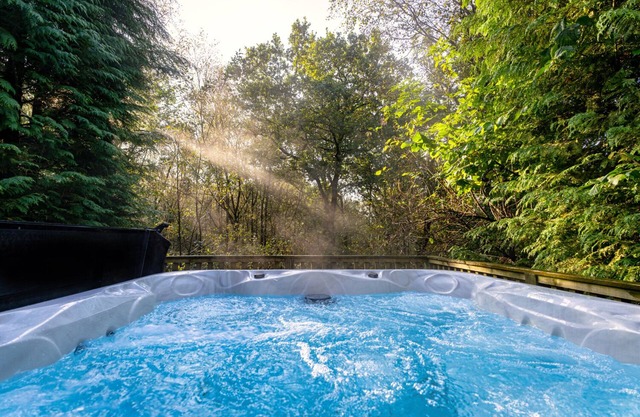 Farley; woodland lodge for 8 with hot tub, log burner, BBQ, near Alton Towers.
