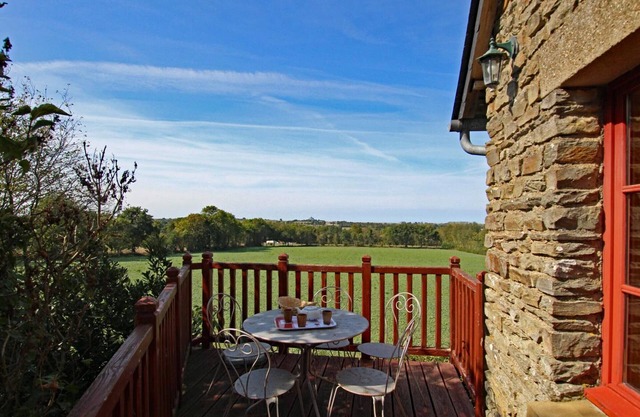 Farm duplex with terrace, pets allowed