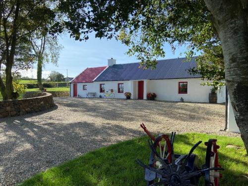 Farm Stay at THE GLEBE COTTAGE KILREA