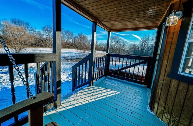 Farm Stay Hot tub Pond Nature Views Near Dwntwn