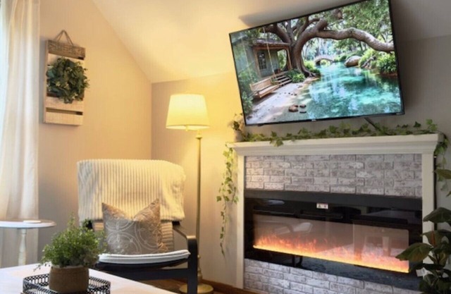 Farm Stay Loft Apt | Sleeps 5