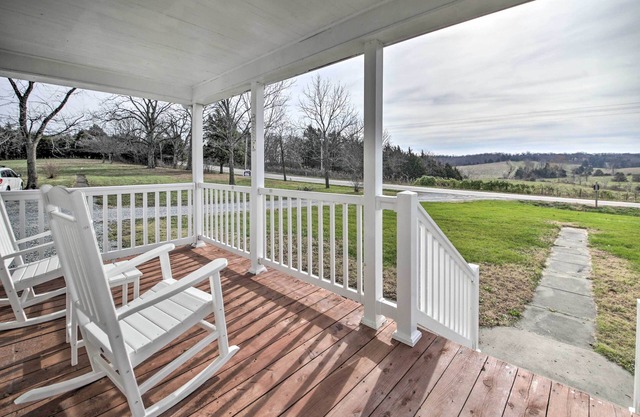 Farm-Style Ste. Genevieve Retreat w/Fire Pit!