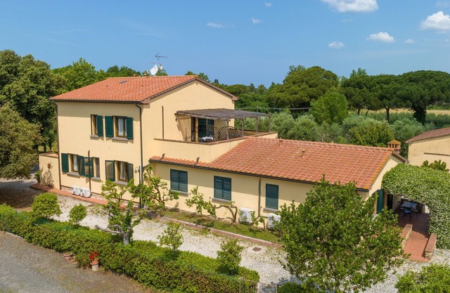 Farmhouse "Agriturismo Osteria Vecchia 3" with Pool, Private Terrace & Wi-Fi