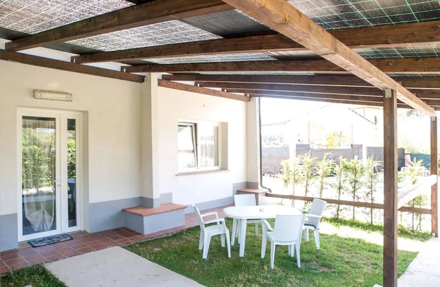 Farmhouse 'Bilocale Vicino Al Mare' with Private Garden, Wi-Fi and Air Conditioning
