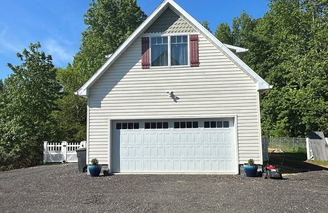 Farmhouse Charm Woolford Studio Apt. w/Amazing Eastern Shore Sunrise & Sunsetsn