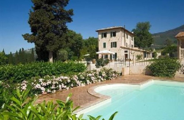 Farmhouse holidays in Umbria, the green heart of Italy, amongst art and nature.
