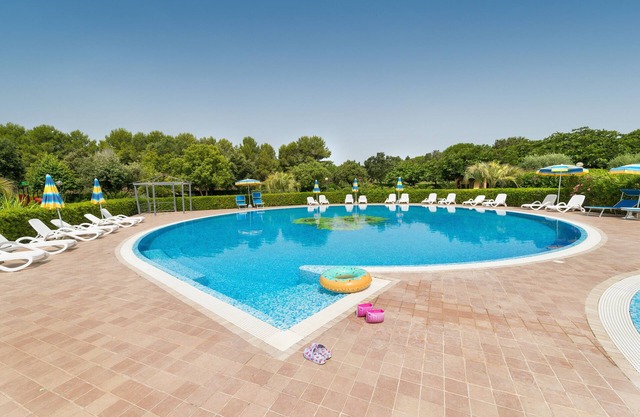 Farmhouse "Il Girasole - Cappero" with Shared Pool, Shared Garden & Wi-Fi
