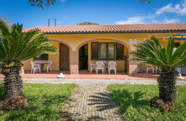 Farmhouse "Il Girasole - Fico D'India" with Shared Pool, Shared Garden & Wi-Fi