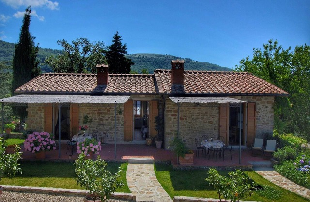 Farmhouse in Loro Ciuffenna with Pool & Garden